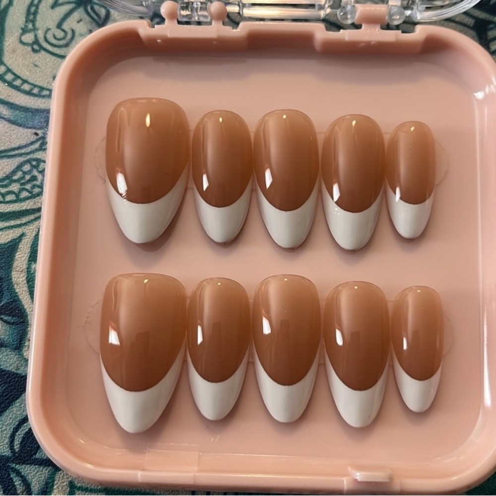 10 PC Hand Crafted Almond French Nails NWT (S,M,L)